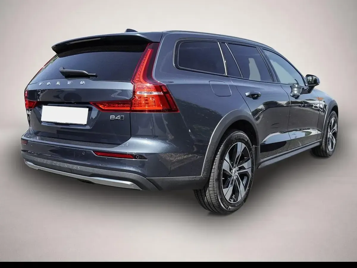 Gebraucht Volvo V60 CC Ultimate 197 PS (144 kW) 2024 Manufacturer Kombi