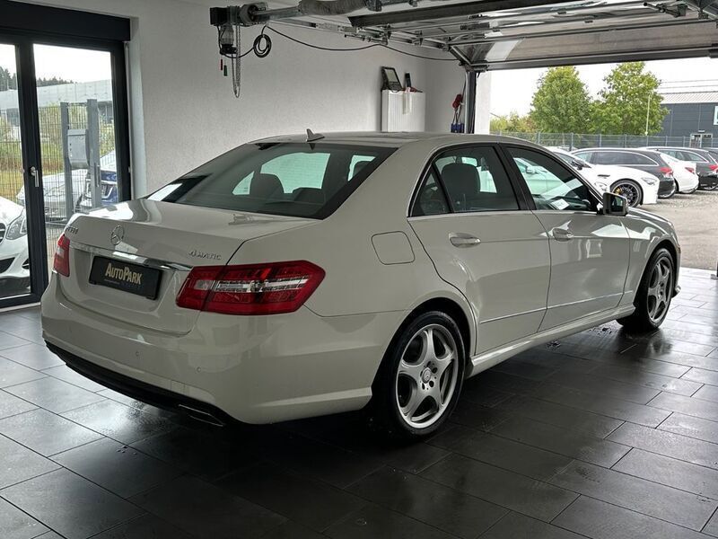 Gebraucht Mercedes E500 AMG 387 PS (284 kW) 2010 Calcitweiss  unilack Limousine
