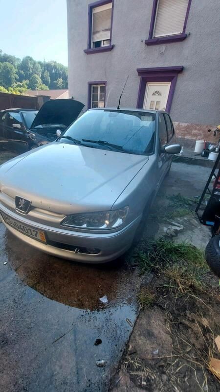 Silber Gebraucht 2000 Peugeot 306 Kleinwagen | 2.200 € - Bild 1/4
