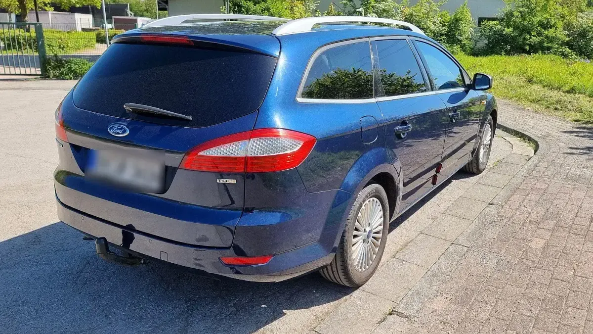 Używany Ford Mondeo Titanium 140 KM (102 kW) 2008 Niebieski Sedan/Limuzyna