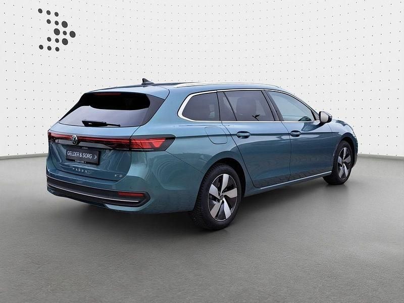 Gebraucht VW Passat Business 150 PS (110 kW) 2025 Grün Limousine