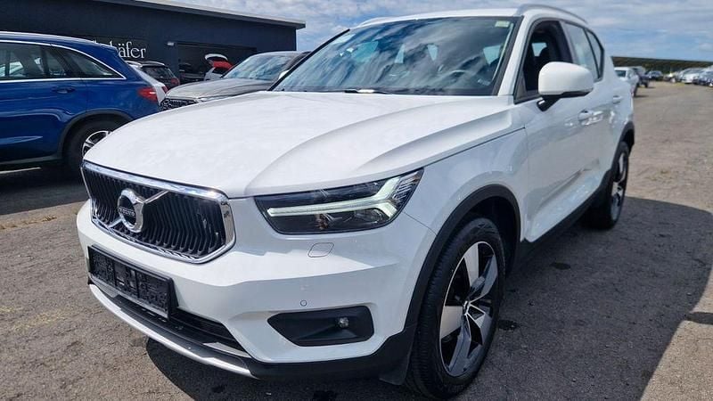 Weiß Gebraucht 2019 Volvo XC40 Momentum SUV | 26.899 € (Fairer Preis) - Bild 1/4