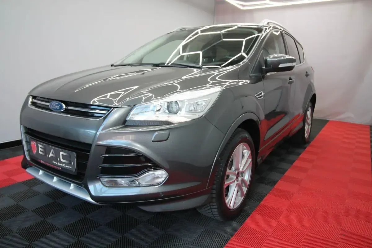 Gebraucht Ford Kuga Individual 179 PS (131 kW) 2016 Grau SUV