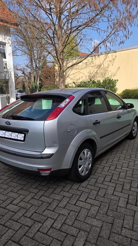 Second-hand Ford Focus 101 CP (74 kW) 2005 Argintiu Hatchback