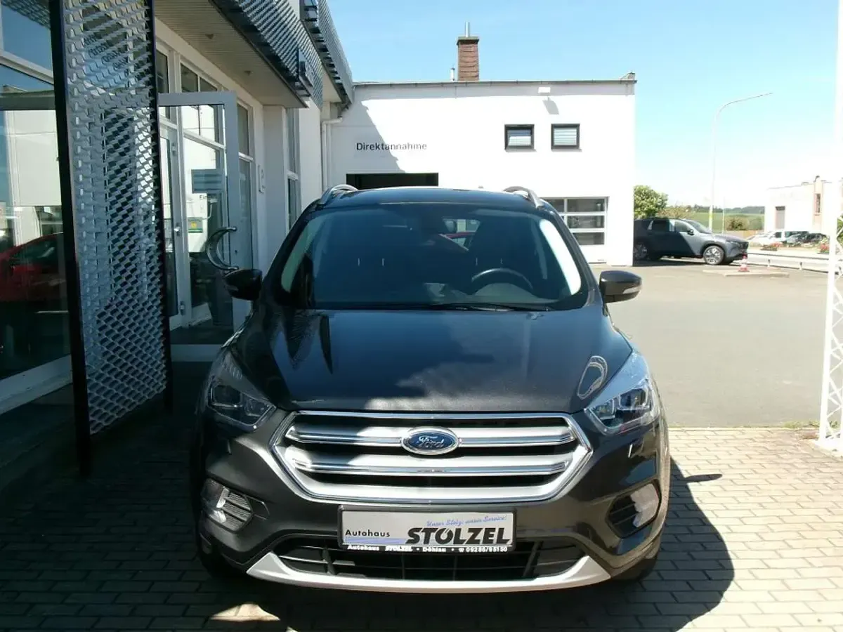Gebraucht Ford Kuga Titanium 179 PS (131 kW) 2019 Magneticgrau (metallic) SUV