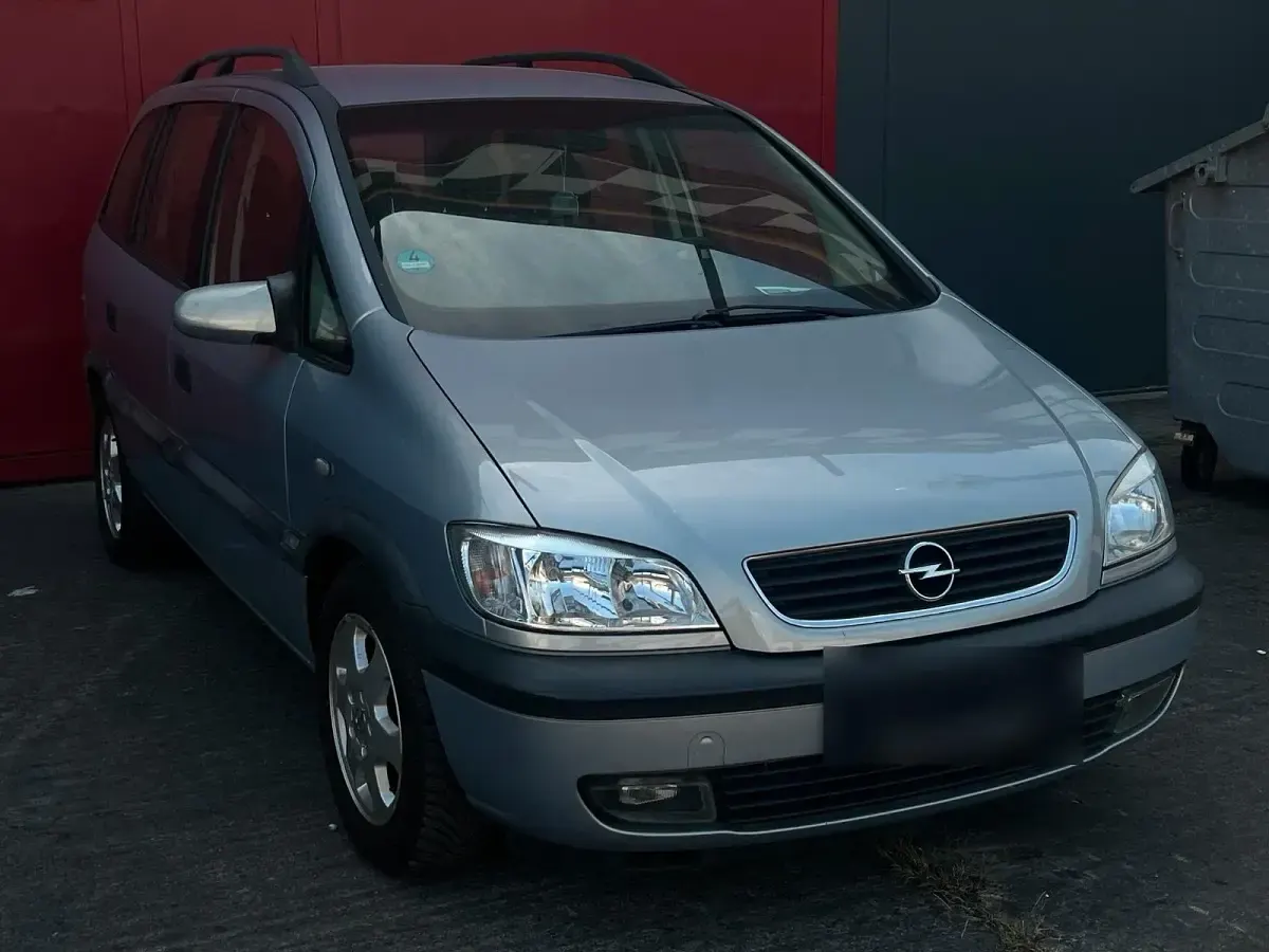 Gebraucht Opel Zafira 115 PS (84 kW) 2000 Silber Van / Kleinbus
