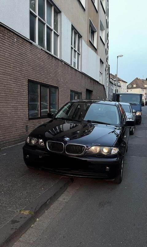 Schwarz Gebraucht 2003 BMW 318 Limousine | 800 € (Superpreis) - Bild 1/4