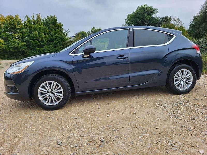 Blau Gebraucht 2011 Citroën DS4 Chic Kleinwagen | 4.000 € (Guter Preis) - Bild 1/4