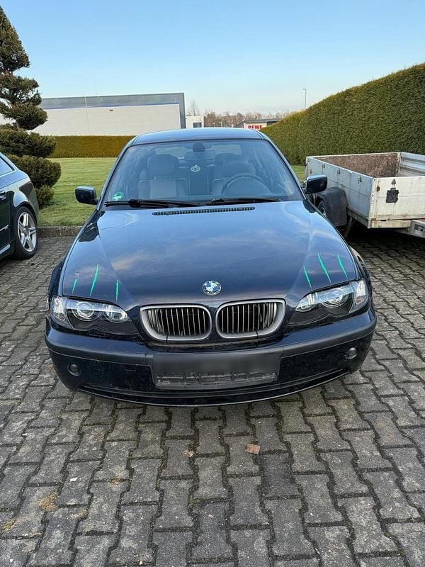 Schwarz Gebraucht 2004 BMW 320 Limousine | 2.000 € (Superpreis) - Bild 1/4