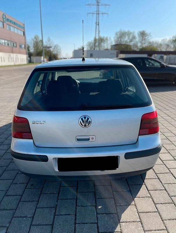 Gebraucht VW Golf IV 75 PS (55 kW) 2000 Silber Kleinwagen