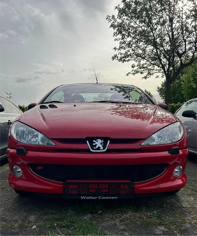 Rot Gebraucht 2005 Peugeot 206 CC Cabrio | 2.200 € (Fairer Preis) - Bild 1/4