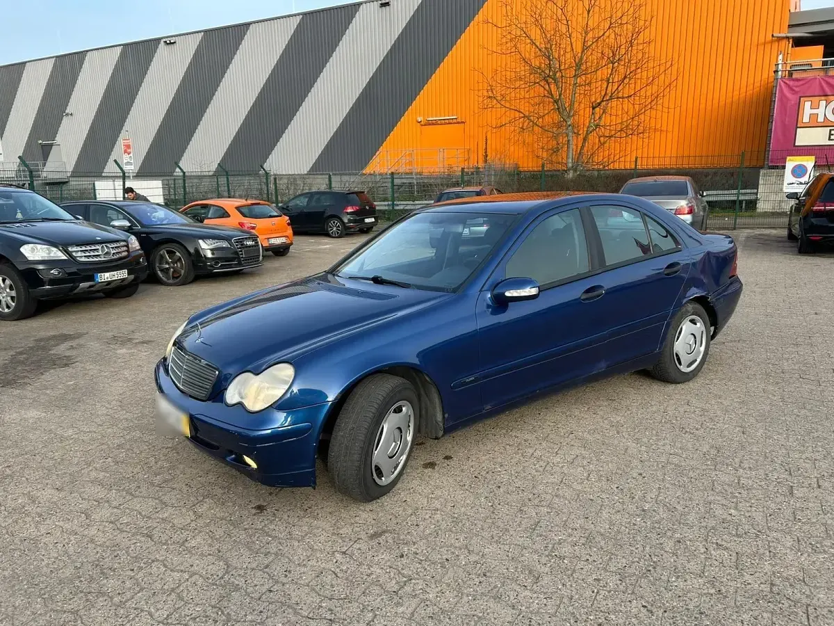Second-hand Mercedes C200 122 CP (89 kW) 2002 Berlinǎ