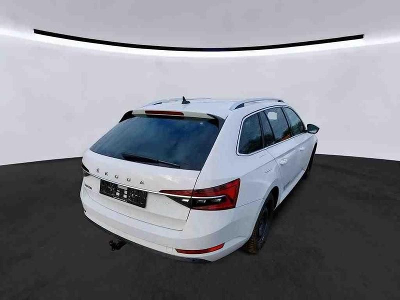 Gebraucht Skoda Superb Style 200 PS (147 kW) 2021 Moon weiss perleffekt Kombi