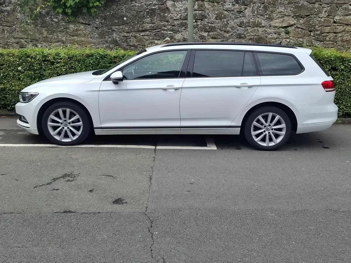 Gebraucht VW Passat 150 PS (110 kW) 2018 Weiß Kombi