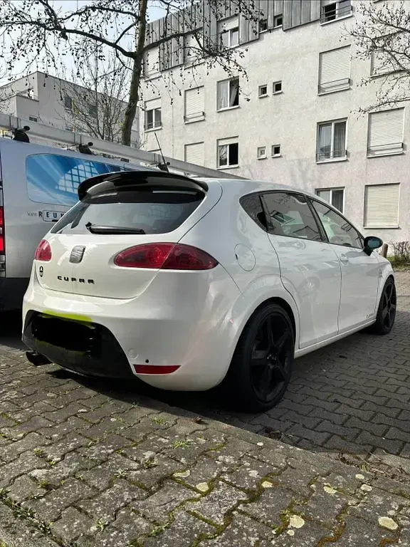 Używany Seat Leon CUPRA 241 KM (177 kW) 2007 Biały Hatchback