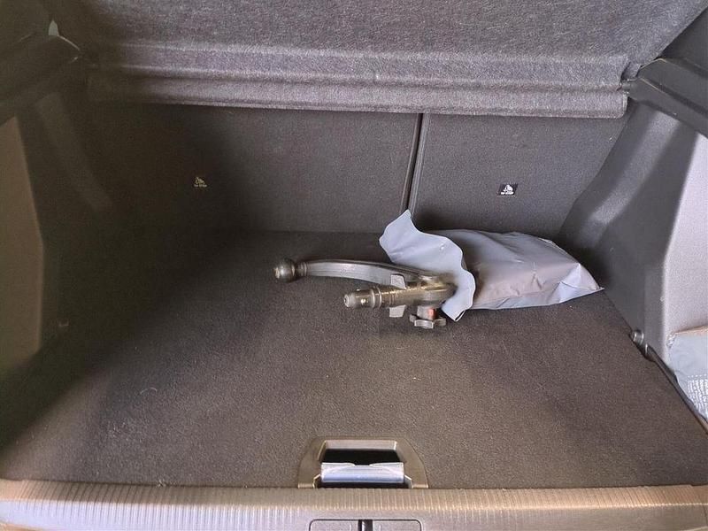 Gebraucht Peugeot 2008 136 PS (100 kW) 2025 Lackierung schwarz perla nera/ SUV