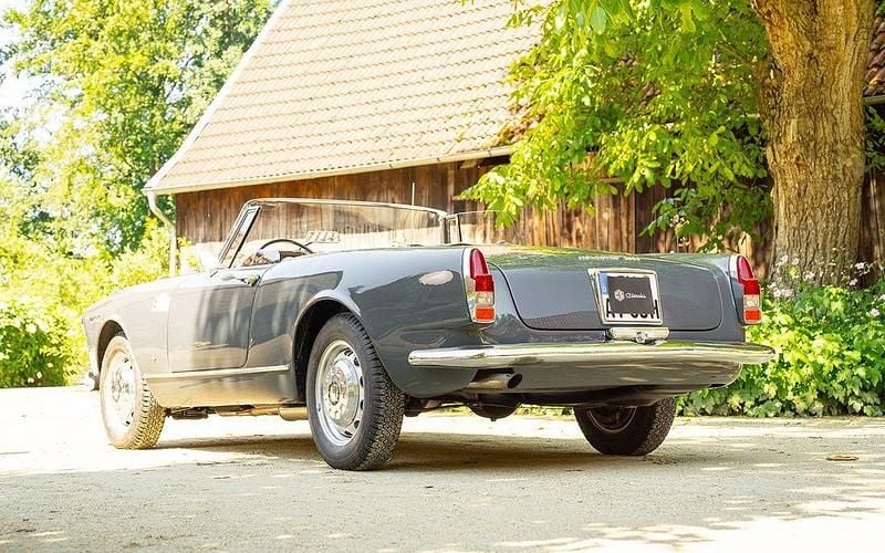 Gebraucht Alfa Romeo 2600 145 PS (106 kW) 1963 Grau Cabrio