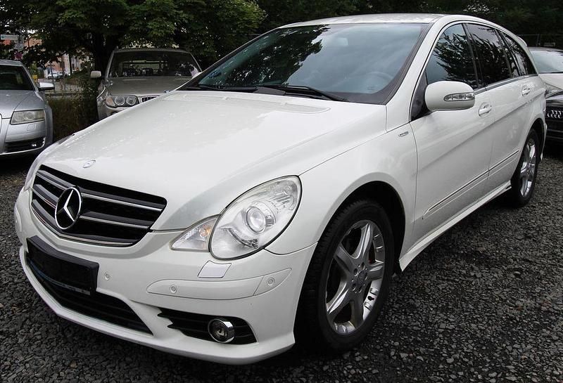 Weiß Gebraucht 2008 Mercedes R320 AMG Van / Kleinbus | 9.340 € (Fairer Preis) - Bild 1/4