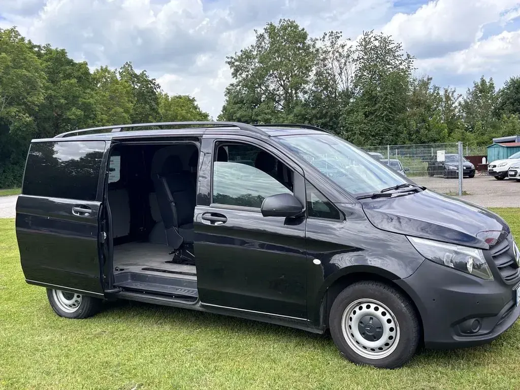 Gebraucht Mercedes Vito 163 PS (119 kW) 2022 Schwarz Van