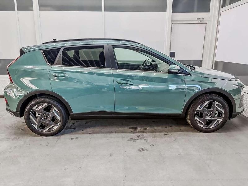 Neu Hyundai Bayon Premium 99 PS (72 kW) 2025 Mangrove green mg2 SUV
