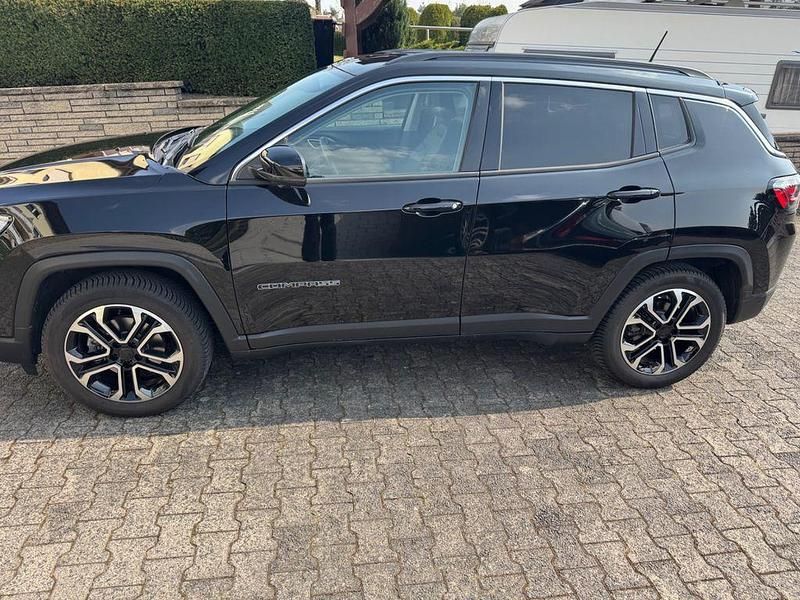 Gebraucht Jeep Compass Altitude 131 PS (96 kW) 2024 Schwarz SUV