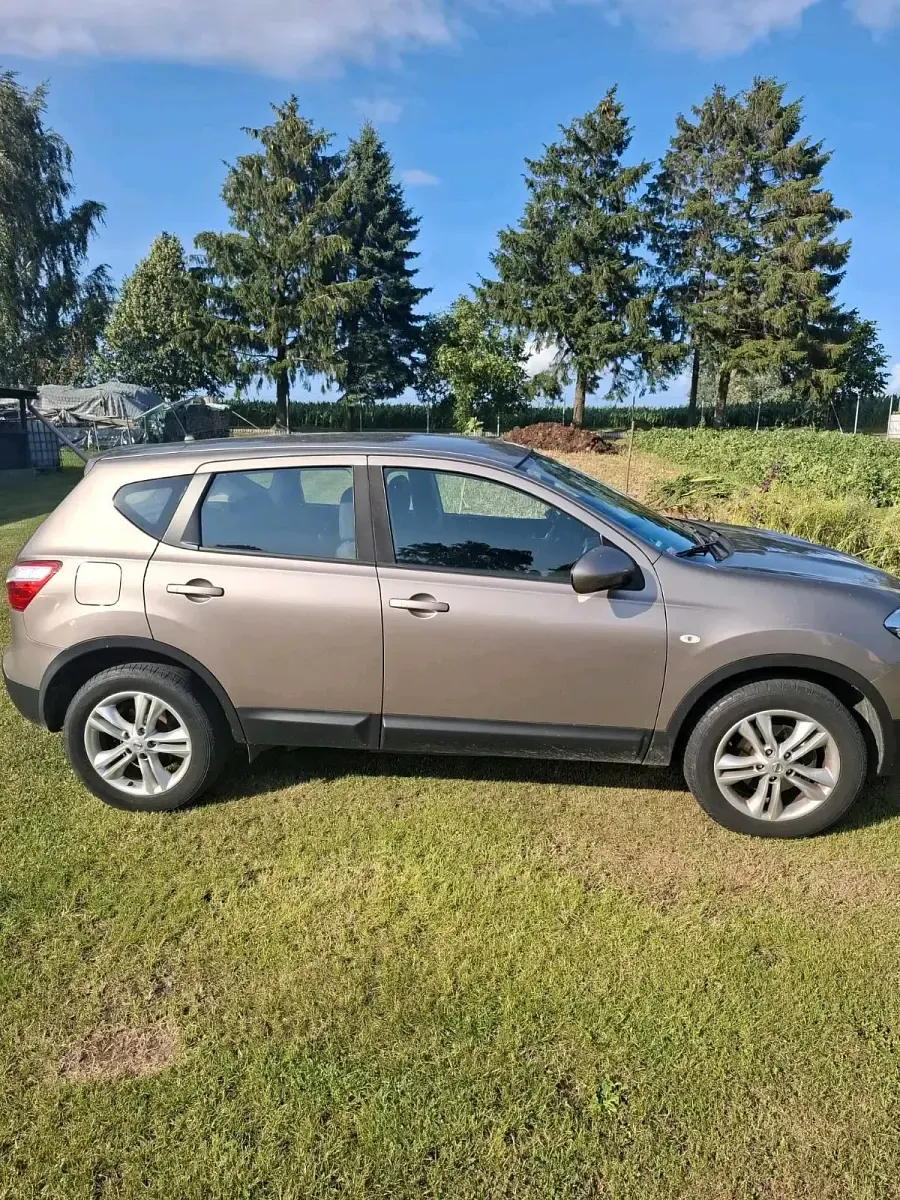 Gebraucht Nissan Qashqai 115 PS (84 kW) 2011 Gold SUV