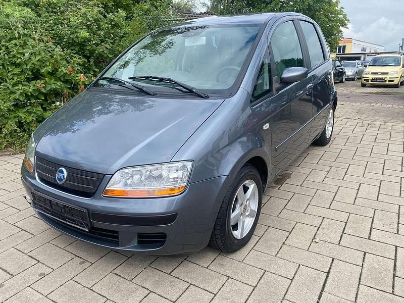 Grau Gebraucht 2004 Fiat Idea Emotion Van / Kleinbus | 2.000 € (Fairer Preis) - Bild 1/4