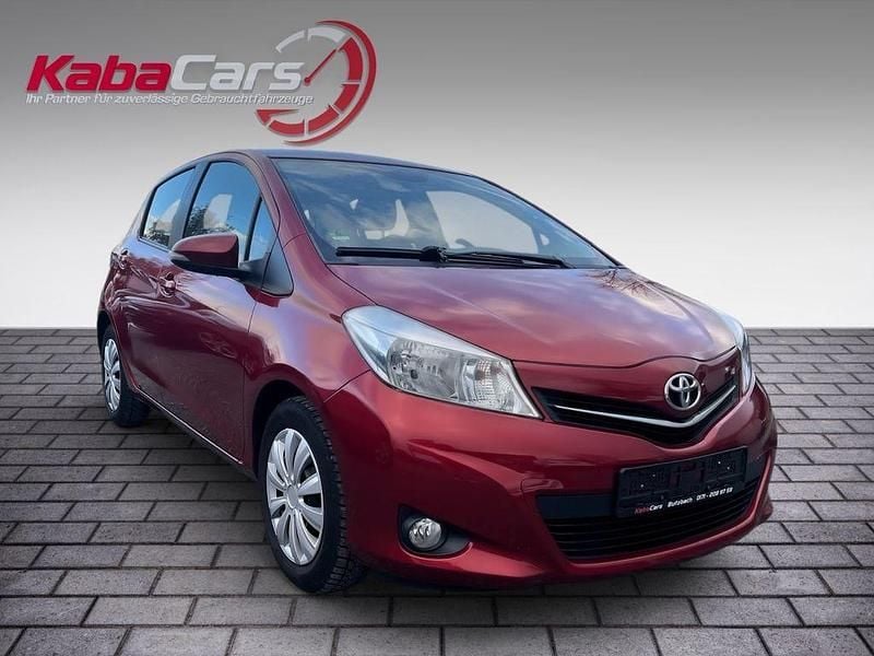 Gebraucht Toyota Yaris Cool 69 PS (50 kW) 2012 Rot Kleinwagen