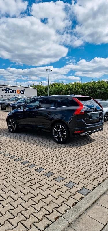 Schwarz Gebraucht 2015 Volvo XC60 R-Design SUV | 21.299 € - Bild 1/4