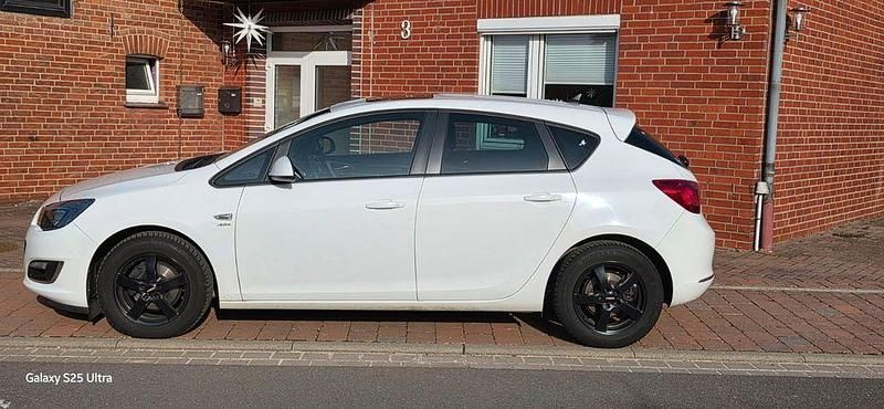 Gebraucht Opel Astra Active 120 PS (88 kW) 2013 Weiß Limousine