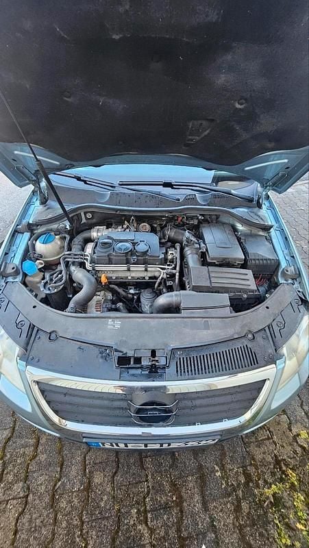 Blau Gebraucht 2005 VW Passat Kombi | 1.150 € (Superpreis) - Bild 1/4