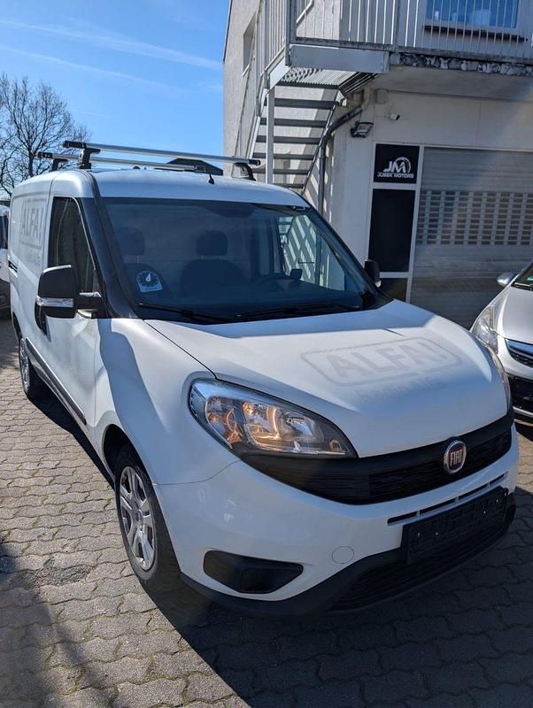 Gebraucht Fiat Doblò 95 PS (69 kW) 2018 Weiß Van / Kleinbus