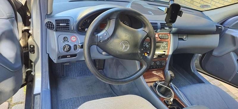 Gebraucht Mercedes C220 143 PS (105 kW) 2004 Limousine