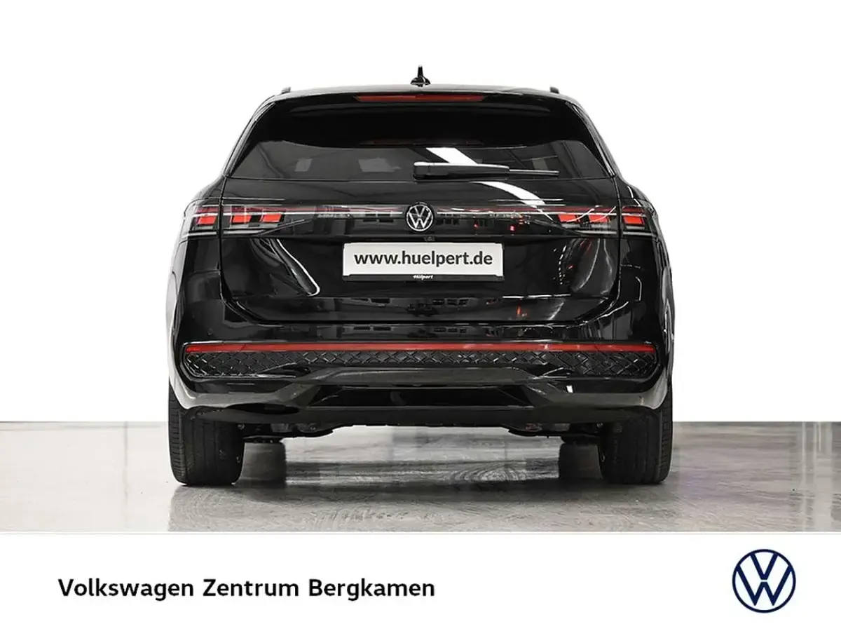 Neu VW Passat R-line 150 PS (110 kW) 2025 Grenadillschwarz metallic Kombi