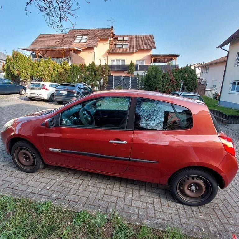 Gebraucht Renault Clio II Campus 75 PS (55 kW) 2007 Orange Limousine