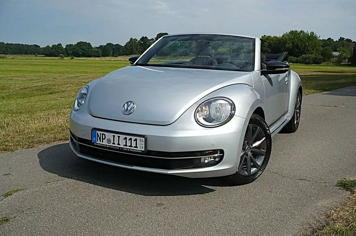 Gebraucht VW Beetle Cabriolet CLUB 105 PS (77 kW) 2015 Silber Cabrio