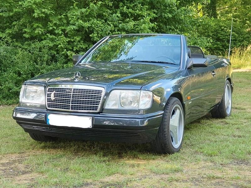 Schwarz Gebraucht 1993 Mercedes E300 Cabrio | 25.000 € - Bild 1/4