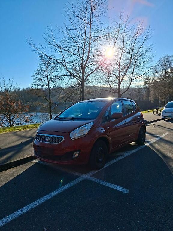 Gebraucht Kia Venga Attract 90 PS (66 kW) 2010 Rot Kleinwagen