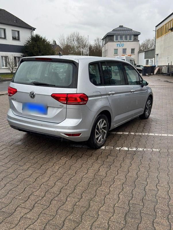 Gebraucht VW Touran Trendline 116 PS (85 kW) 2016 Silber Van / Kleinbus