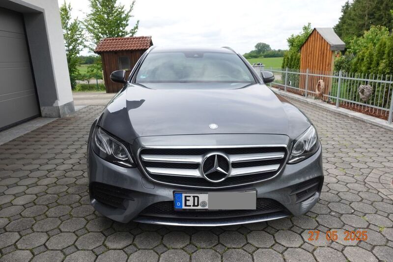 Grau Gebraucht 2017 Mercedes E250 Avantgarde Limousine | 22.700 € (Guter Preis) - Bild 1/4