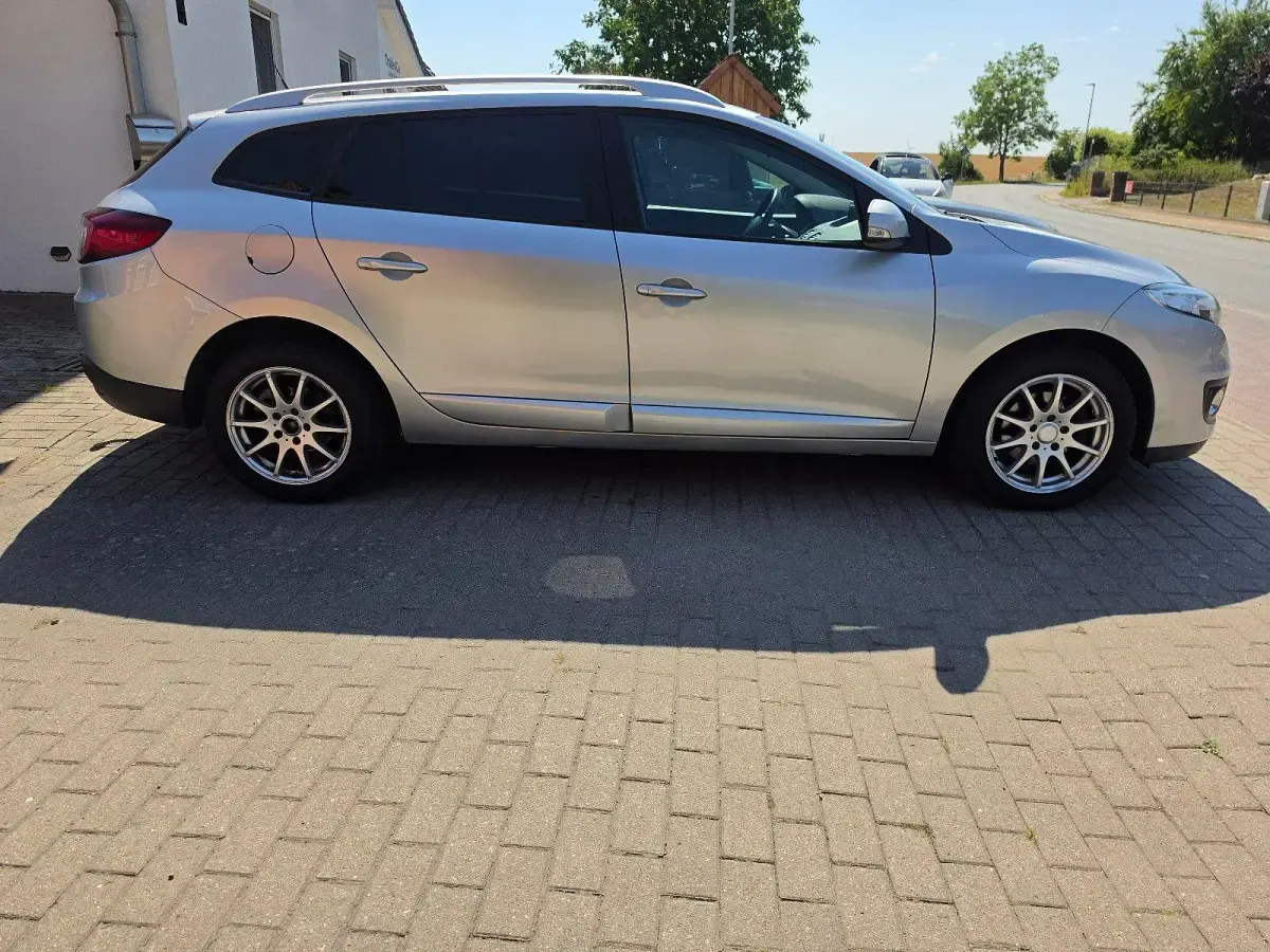 Gebraucht Renault Mégane GrandTour 110 PS (80 kW) 2013 Silber Kombi