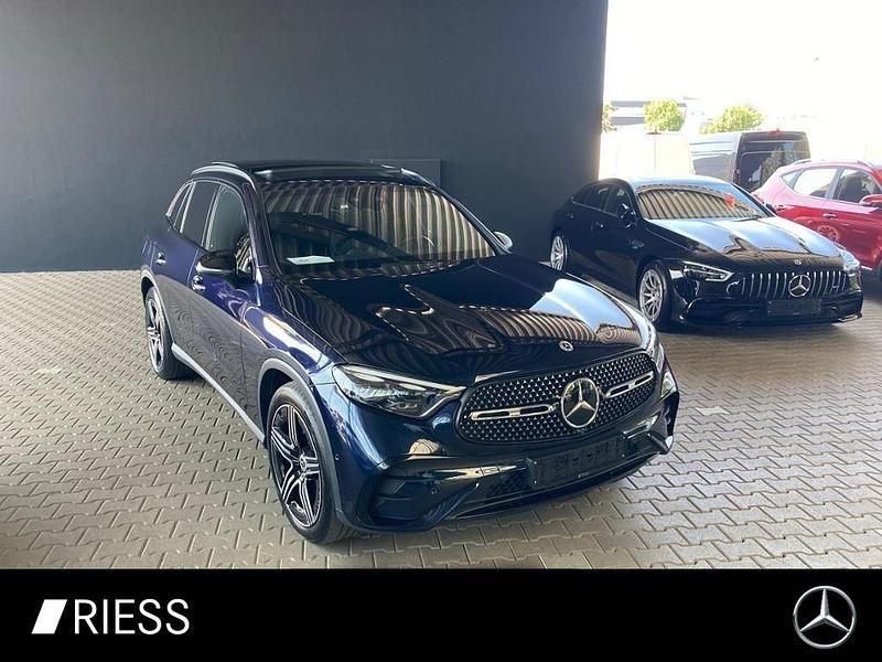 Metalliclack nautikblau Gebraucht 2023 Mercedes GLC300 SUV | 51.800 € - Bild 1/4