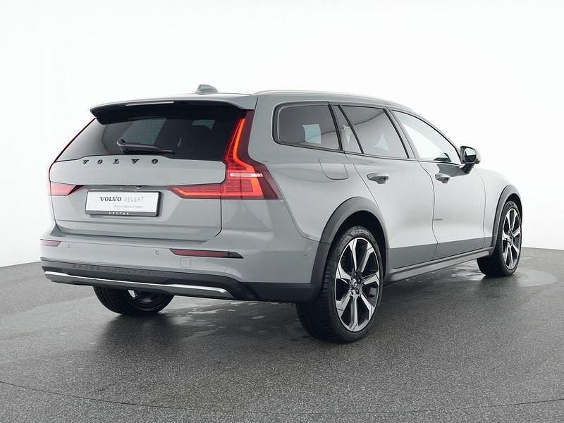 Gebraucht Volvo V60 CC Ultimate 197 PS (144 kW) 2024 Grau Kombi