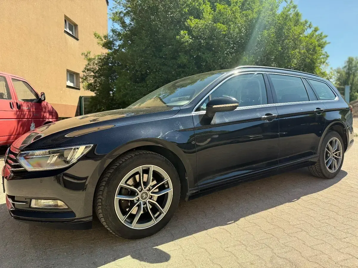 Gebraucht VW Passat Comfortline 150 PS (110 kW) 2018 Schwarz Kombi