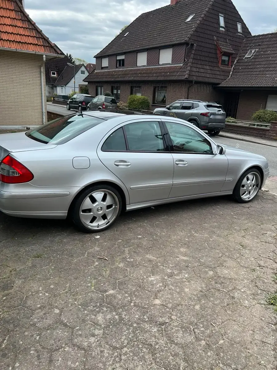 Gebraucht Mercedes E240 177 PS (130 kW) 2002 Silber Limousine