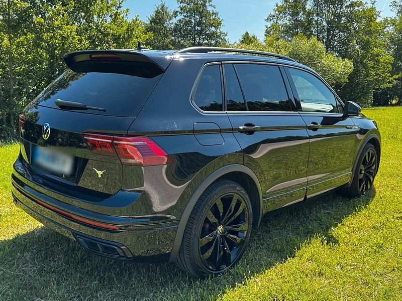 Gebraucht VW Tiguan R-line 150 PS (110 kW) 2023 Schwarz SUV