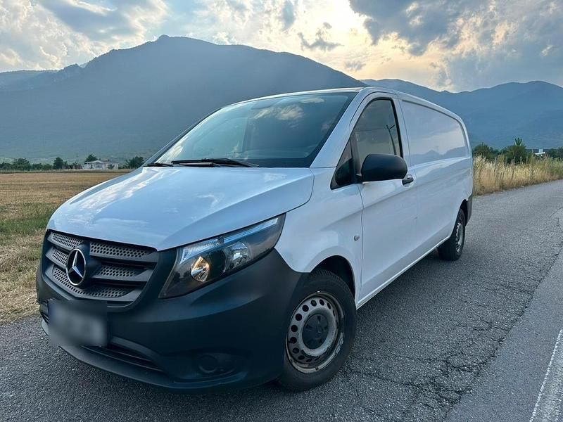 Weiß Gebraucht 2020 Mercedes Vito Van / Kleinbus | 14.100 € (Guter Preis) - Bild 1/4