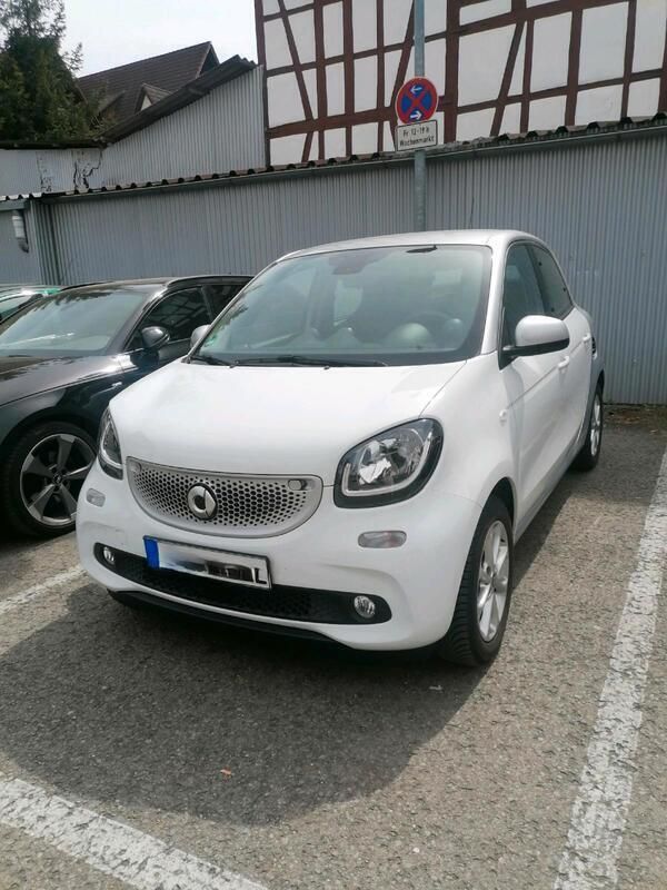 Weiß Gebraucht 2018 Smart ForFour Electric Drive Passion Kleinwagen | 7.400 € (Superpreis) - Bild 1/4
