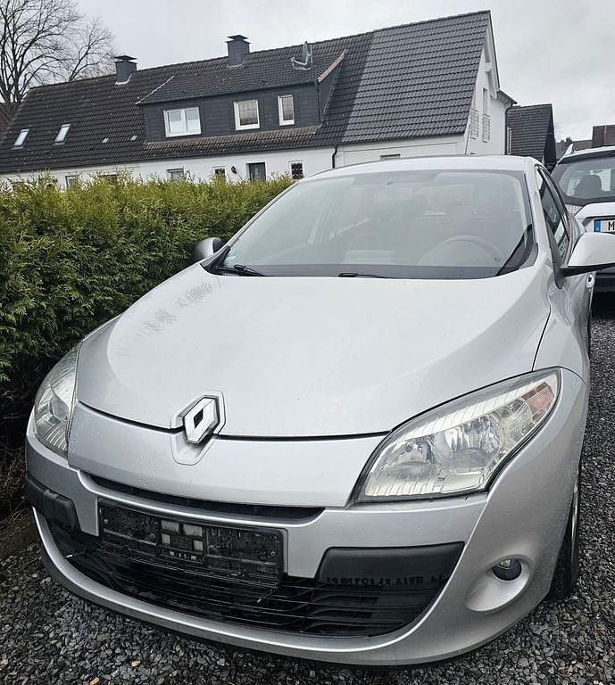 Gebraucht Renault Mégane 110 PS (80 kW) 2011 Silber Limousine