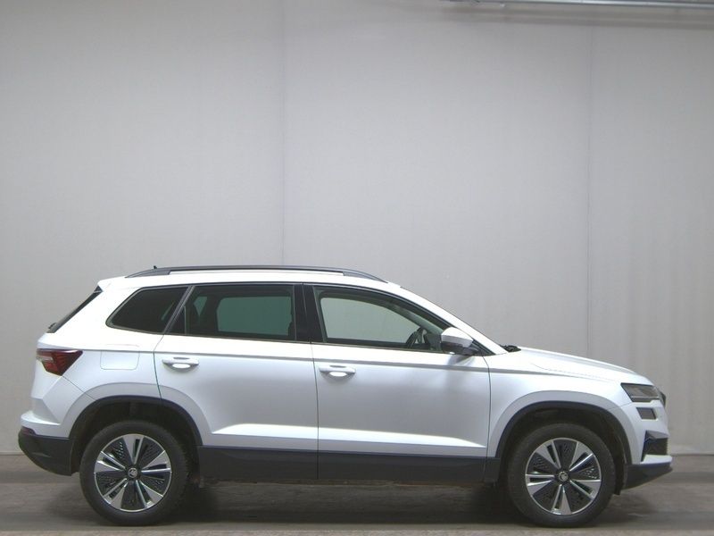 Weiss Gebraucht 2022 Skoda Karoq Ambition SUV | 21.680 € (Superpreis) - Bild 1/4